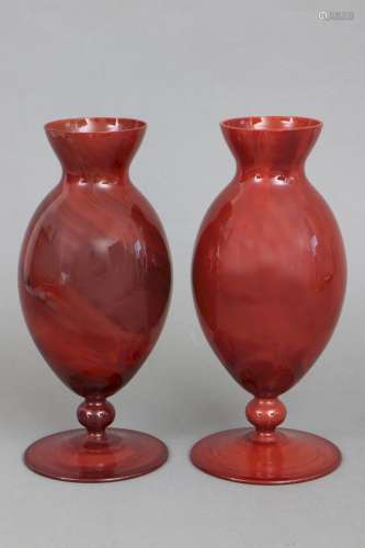 Paar Hyalithglas Vasengefäße