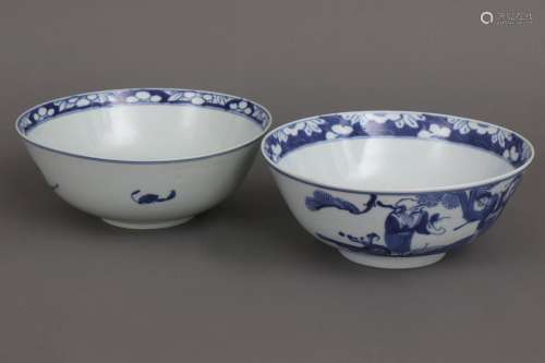 Paar chinesische Porzellanschalen mit Blaumalerei im Stile M...