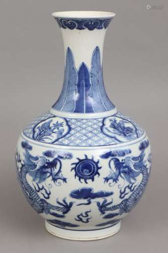 Chinesische Vase mit Blaumalerei