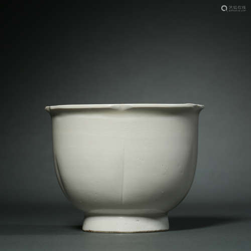 Liao Dynasty,Ding Kiln Flower Mouth Cup