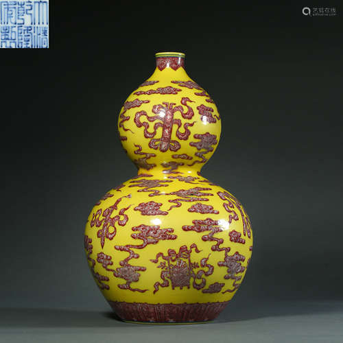 Qing Dynasty,Famille Rose Gourd Bottle