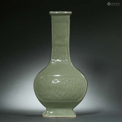 Ming Dynasty,Longquan Kiln Square Bottle