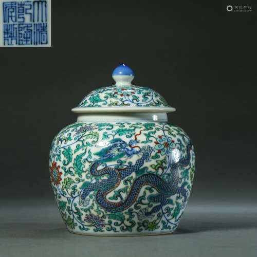 Qing Dynasty,Doucai Dragon Pattern Lidded Jar