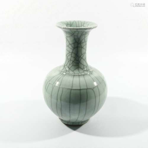 chinese guan-type glazed porcelain vase