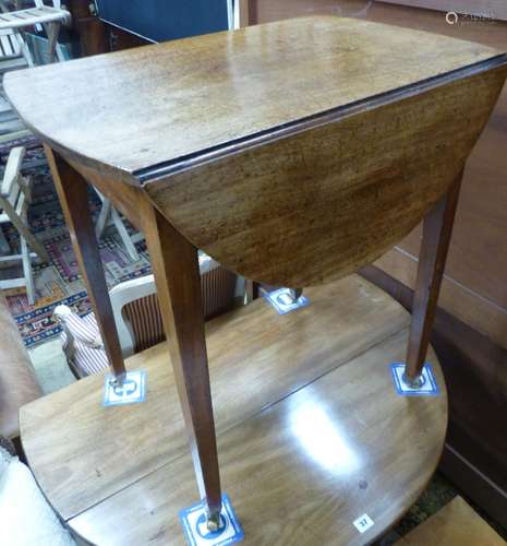 A small George III oval mahogany Pembroke table on square ta...