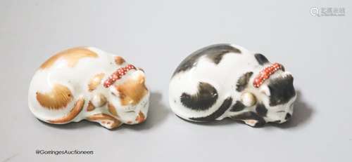 Two Kutani porcelain cat models, width 5cm