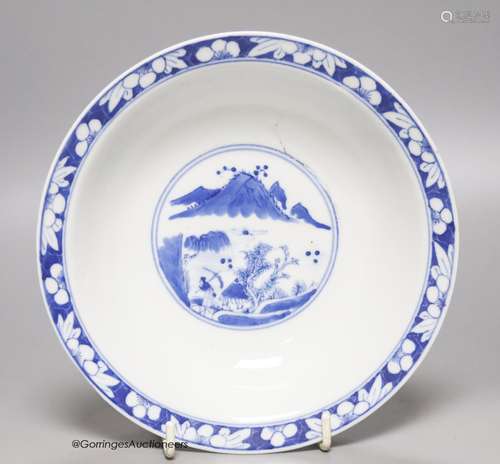 A Chinese blue and white porcelain dish circa 1900, 19 cm18....