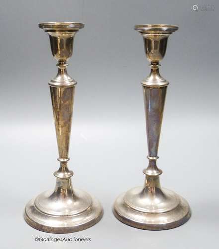 A pair of modern silver candlesticks, London, 1977, 23.1cm, ...