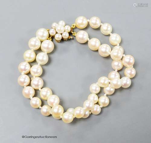 A twin strand cultured pearl bracelet, with 9ct gold and cul...