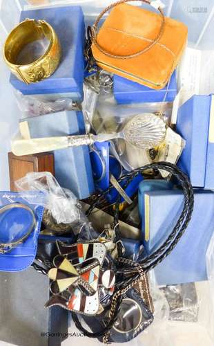 A quantity of assorted jewellery parts and spares etc.