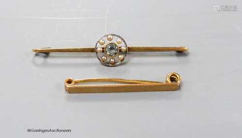 An Edwardian 15ct, aquamarine and seed pearl set bar brooch,...