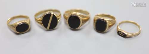 Four assorted modern 9ct gold and black onyx set signet ring...