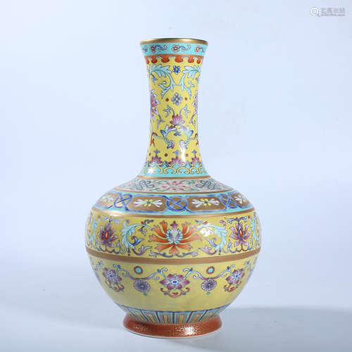 Qing Dynasty pastel flower pattern appreciation bottle