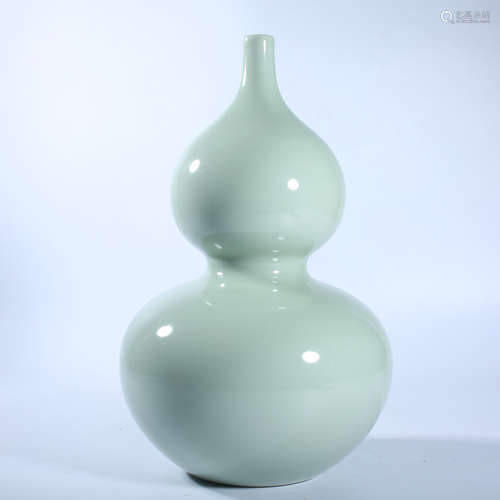 Qing Dynasty green glazed gourd bottle