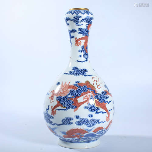 Qing Dynasty blue and white red dragon pattern garlic bottle