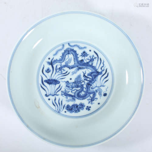 Blue and white dragon pattern plate of Ming Dynasty