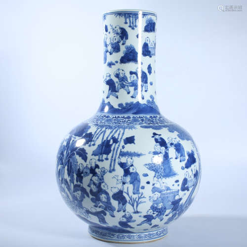 Qing Dynasty blue and white baby play picture bottle