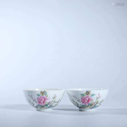 Small cup with pastel flower pattern in Qing Dynasty