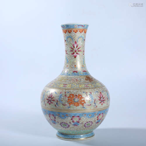 Qing Dynasty pastel flower pattern appreciation bottle