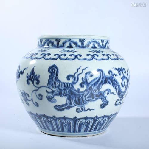 Blue and white animal pattern jar of Ming Dynasty