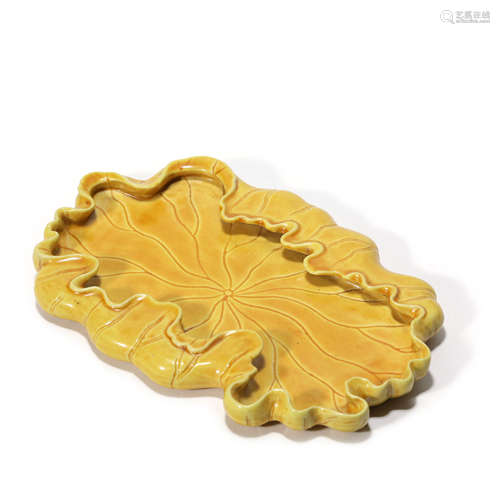 A Brown Porcelain Lotus Leaf-shaped Brush Washer