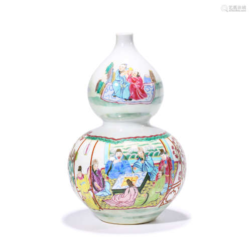 A Famille Rose Figures Porcelain Gourd-shaped Vase