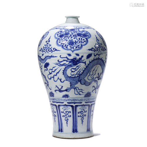 A Blue and White Dragon Pattern Porcelain Meiping