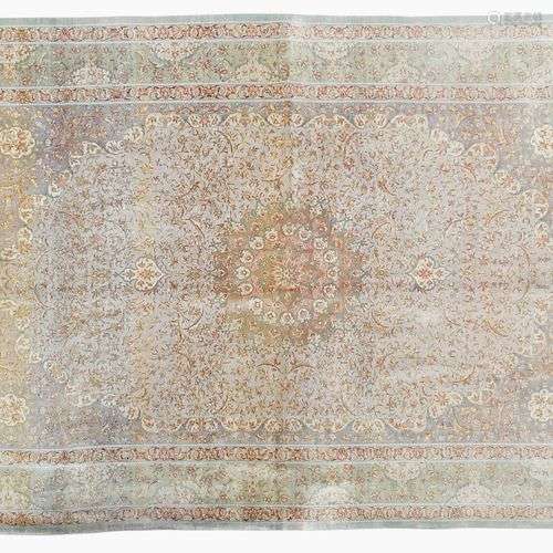 Tapis en soie A motif rayonnant sur fond lavande, bordure su...