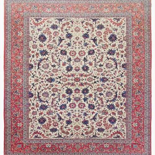 Tapis Iran Laine à décor de rinceaux sur fond beige, bordure...