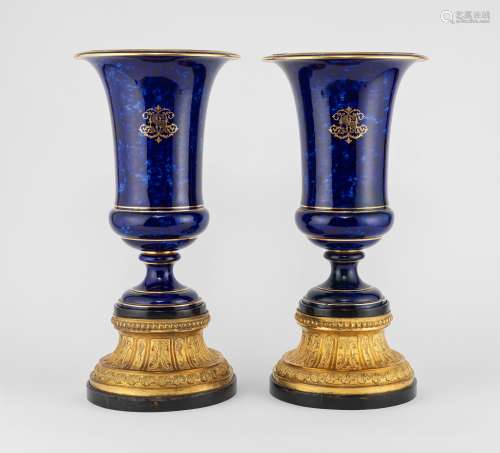 Paire de grands vases médicis, Sèvres, XIXe Porcelaine émail...
