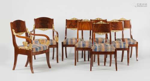 Paire de fauteuils et six chaises, Russie, circa 1820 Accoto...