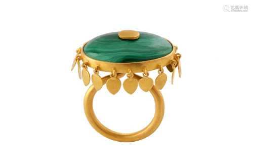 A malachite fringe ring