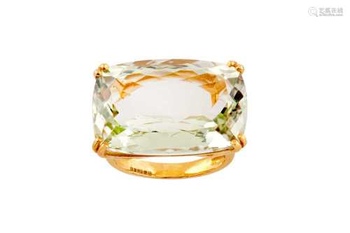 A gold and green quartz ring
