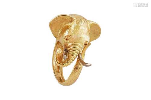 A gold elephant ring