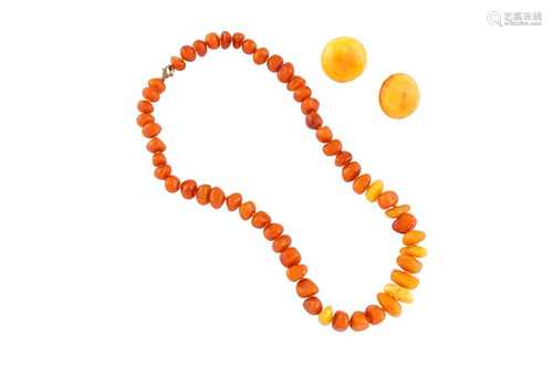 An amber necklace and earrings