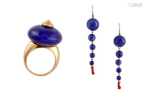 λ A lapis lazuli ring and earrings