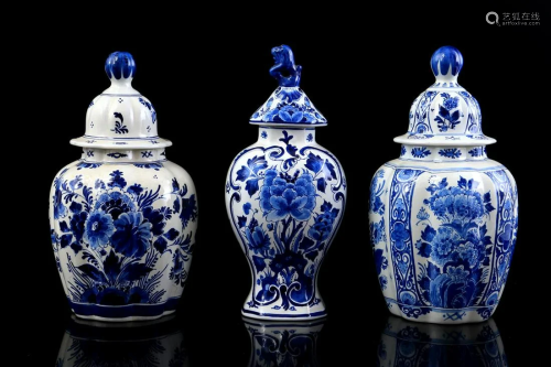 3 Porceleyne Fles lidded vases with blue flower decor