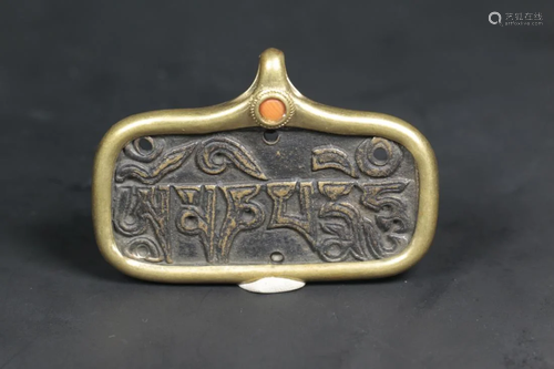 A TIBETAN GILT BRONZE AMULET