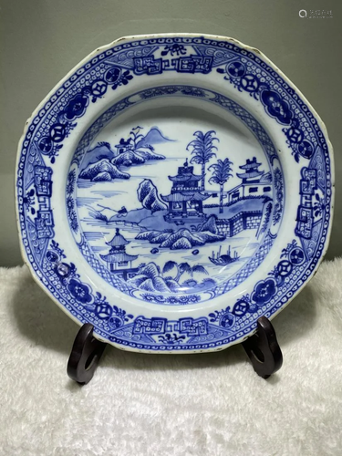 EXPORT PORCELAIN BLUE AND WHITE 'LANDSCAPE' PLATE