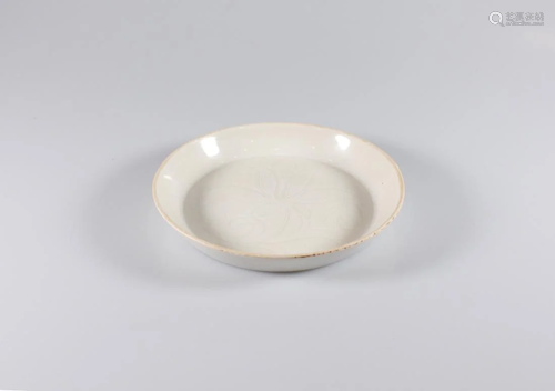 DING KILN WHITE GLAZED FLORAL ENGRAVED PLATE