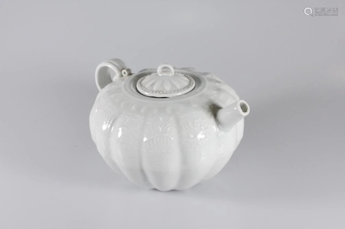 JIANGLE KILN WHITE GLAZED MELON-RIDGED TEAPOT