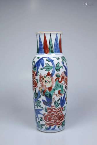 BLUE AND WHITE WUCAI 'LION AND FLOWER' SLEEVE VASE