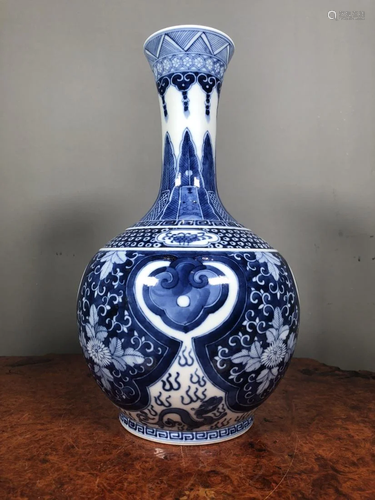 BLUE AND WHITE CHI-DRAGON FLORAL VASE