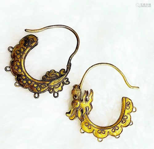 PAIR OF 'DRAGON' GILT SILVER EARINGS