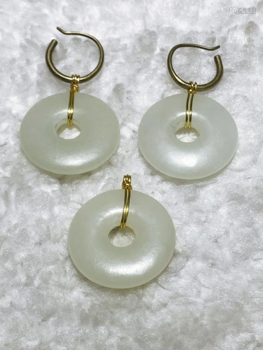 GROUP OF WHITE JADE CARVING EARRINGS