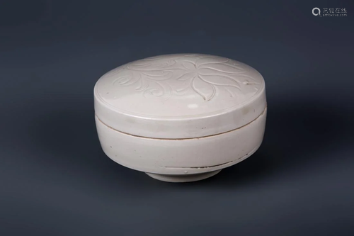 WHITE GLAZED FLORAL ENGRAVED TRINKET BOX