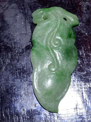 JADEITE CARVING OF LONG BEAN