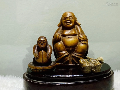 A SET OF BOXWOOD EFFIGIES