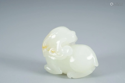 WHITE JADE CARVING OF AUSPICIOUS BEAST