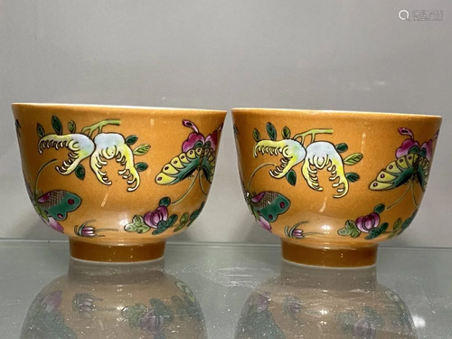 PAIR OF JAUNE GROUND FAMILLE ROSE CUPS